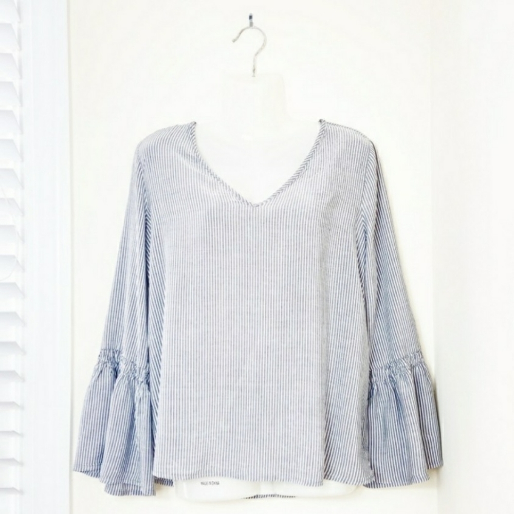 Pleione Bell Sleeve Stripe Blouse Grey White Women's Medium M V-Neck Button Back